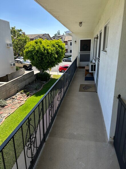 More Photos Of 425 E Magnolia Blvd, Burbank Apartments For Sale