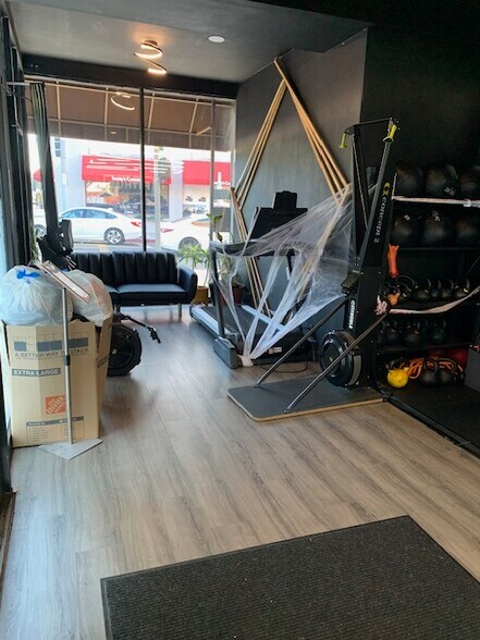 More Photos Of 421-425 S Fairfax Ave, Los Angeles Medical For Lease