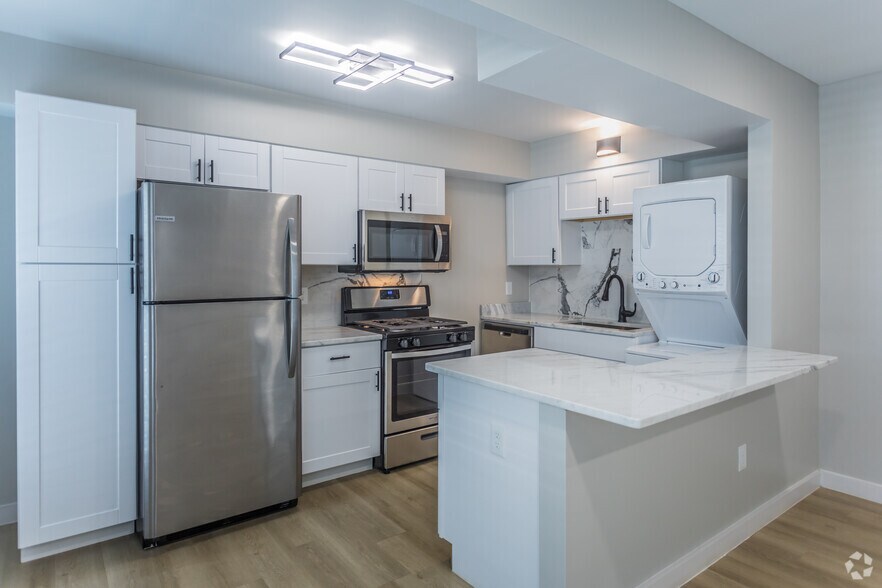 More Photos Of 1030 Poplar Ave, Memphis Apartments For Sale