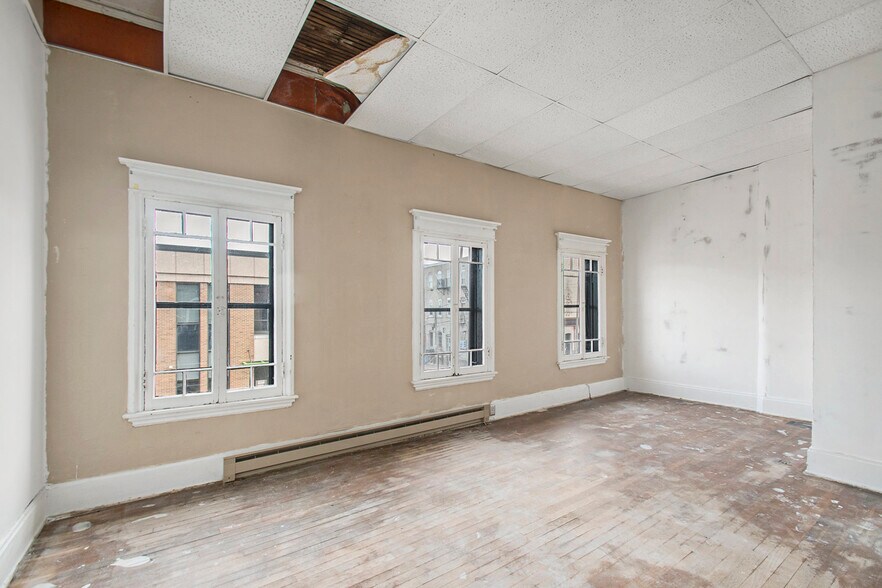 More Photos Of 111 Commercial St, Dowagiac Storefront Retail Residential For Sale
