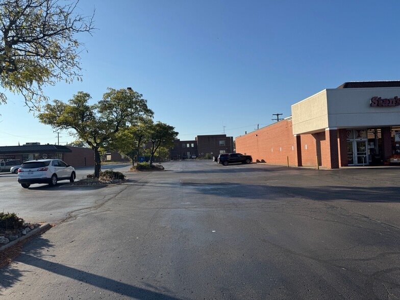More Photos Of 33503-33533 5 Mile Rd, Livonia Storefront For Sale
