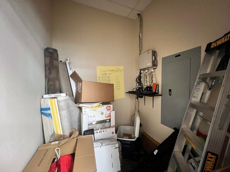 More Photos Of 6677 W Thunderbird Rd, Glendale Medical For Sale