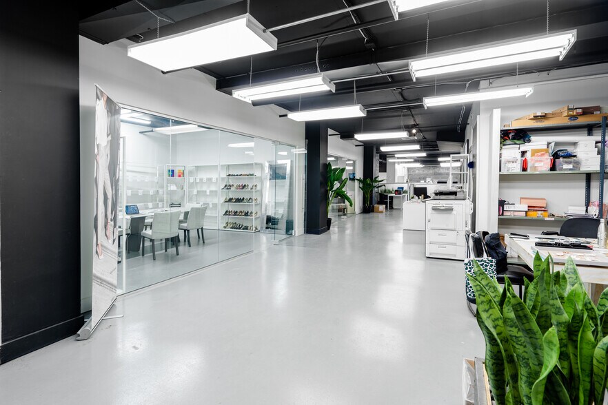 More Photos Of 8815 Av Du Parc, Montréal Loft Creative Space For Sale