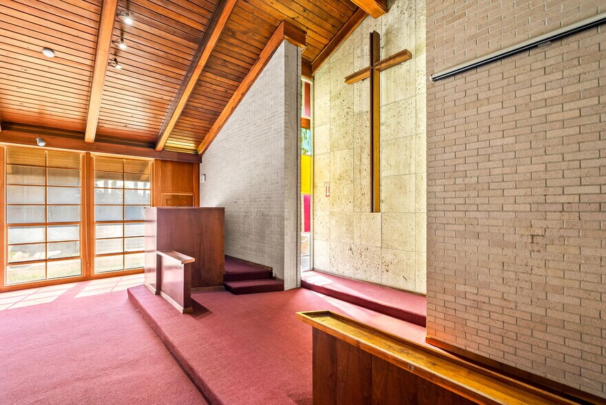 More Photos Of 1701 W Woodlawn Ave, San Antonio Religious Facility For Sale
