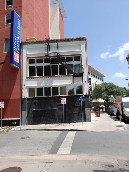 More Photos Of 420 E Houston St, San Antonio Storefront Retail Office For Lease