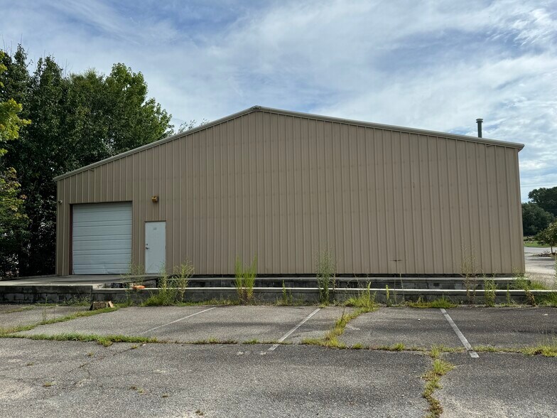 More Photos Of 1708 E Broad Ave, Rockingham Freestanding For Lease