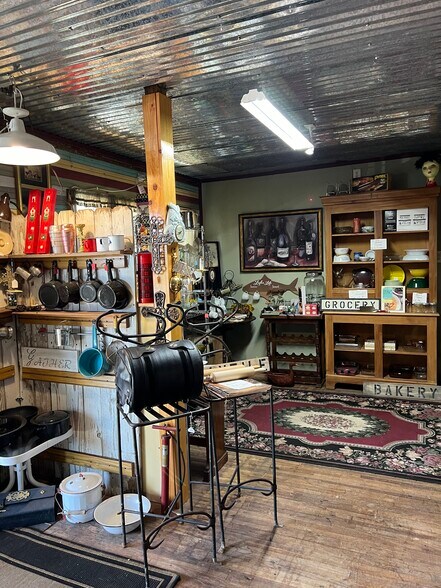 More Photos Of 189 E Greenville St, Alba Convenience Store For Sale