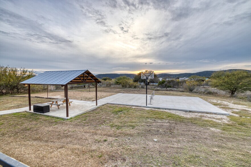 More Photos Of 16 Mountain Laurel Ln, Concan Hospitality For Sale