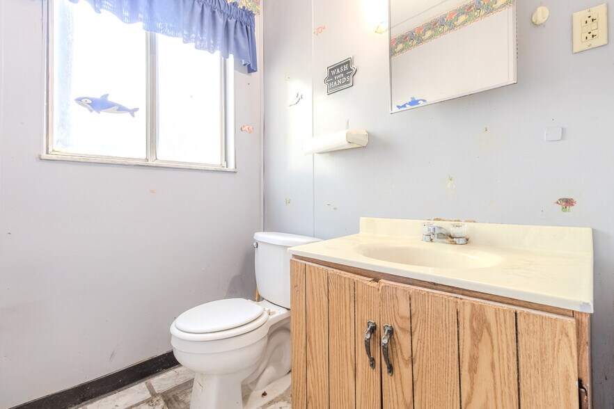 More Photos Of 1154 5th Ave, East McKeesport Office For Sale