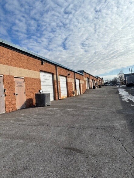 More Photos Of 131 Weakley Ln, Smyrna Flex For Lease