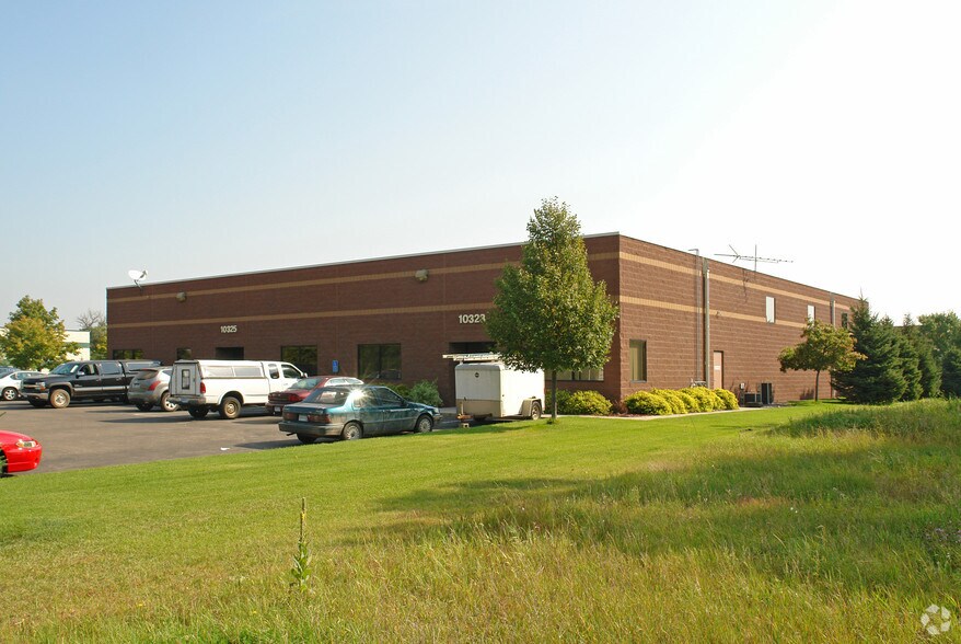 More Photos Of 10323-10327 NE Flanders St, Blaine Distribution For Sale