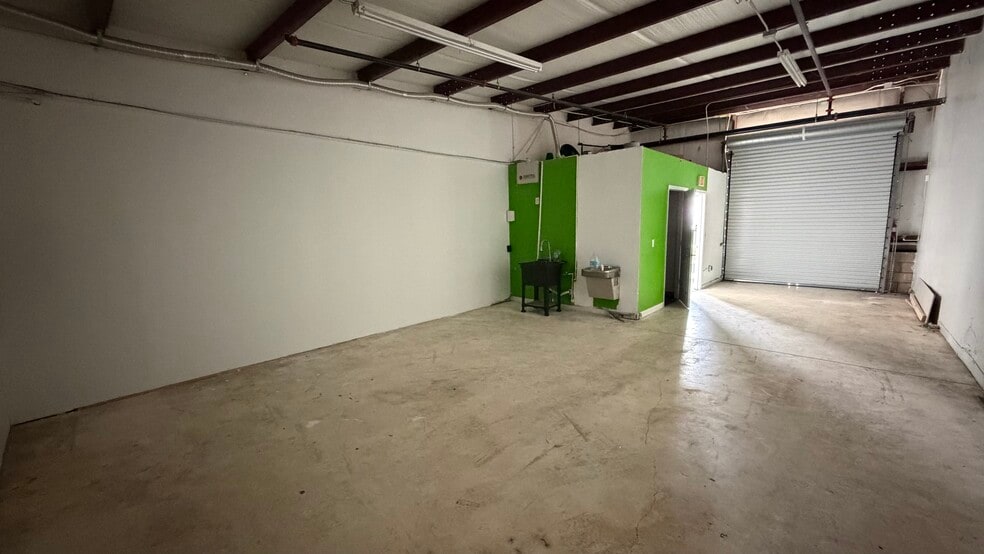 More Photos Of 400 Countyline Ct, Winter Garden Warehouse For Lease