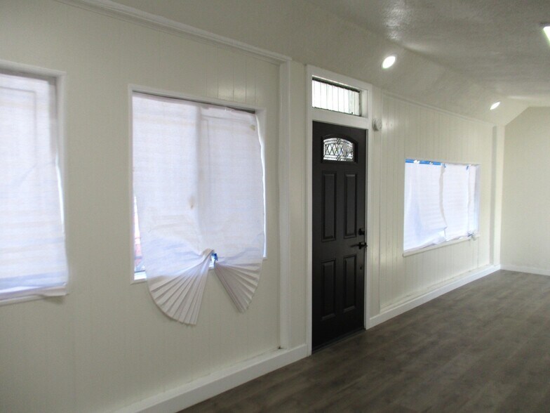 More Photos Of 9900-9904 S Central Ave, Los Angeles Schools For Lease