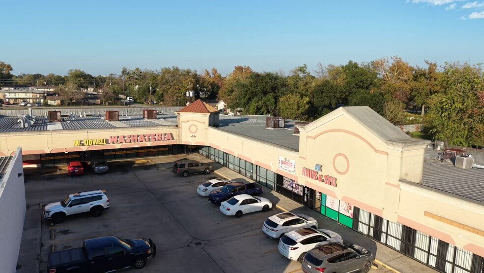 More Photos Of 239 W Tidwell Rd, Houston Unknown For Lease