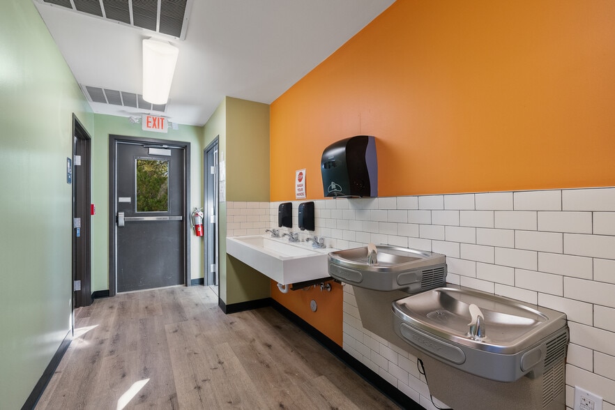 More Photos Of 6111 N FM 620, Austin Daycare Center For Lease