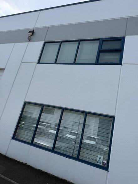 More Photos Of 27250 58th Cres, Langley Twp Warehouse For Lease