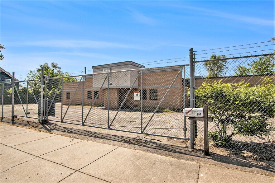 More Photos Of 1206 E Crosstown Pky, Kalamazoo Manufacturing For Lease