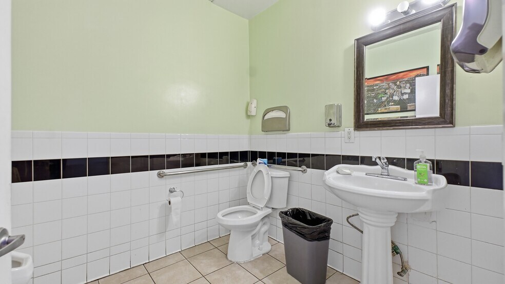 More Photos Of 409 Main St, El Segundo Storefront For Sale