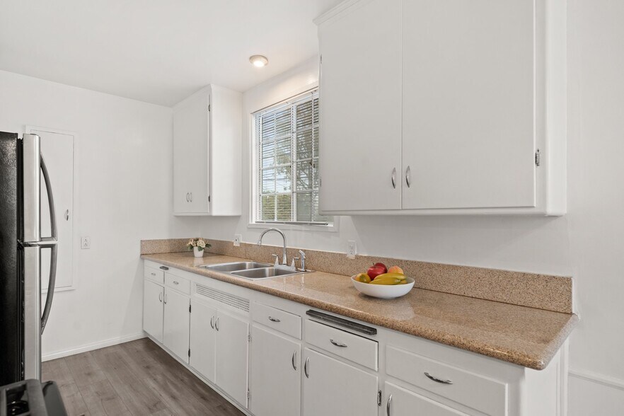 More Photos Of 2117 Stewart St, Santa Monica Apartments For Sale