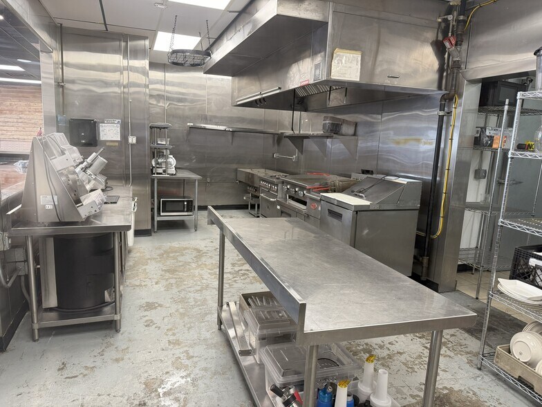 More Photos Of 442 Peace Portal Dr, Blaine Restaurant For Sale