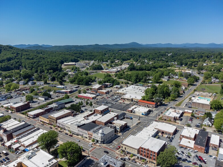 More Photos Of 34 N Logan St, Marion General Retail For Lease