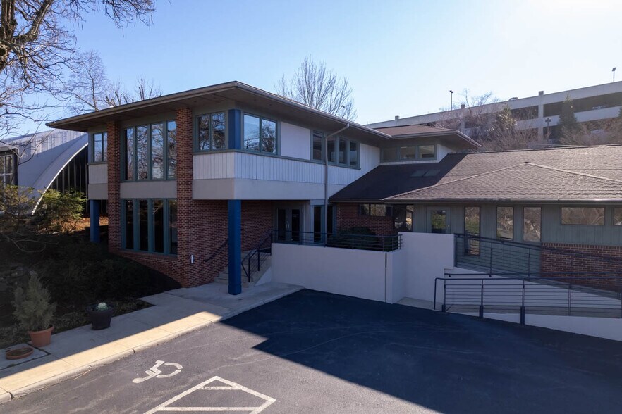 More Photos Of 1140 E Market St, Charlottesville Office For Lease
