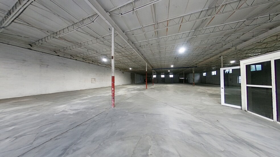 More Photos Of 3121-3171 E 11th Ave, Hialeah Warehouse For Lease