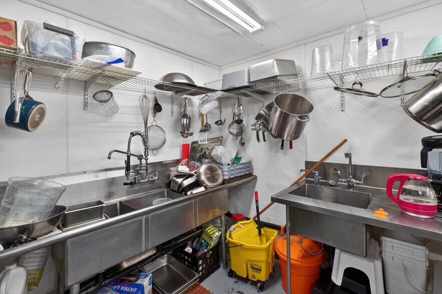 More Photos Of 14969 W Bow Hill Rd, Bow Bar For Sale