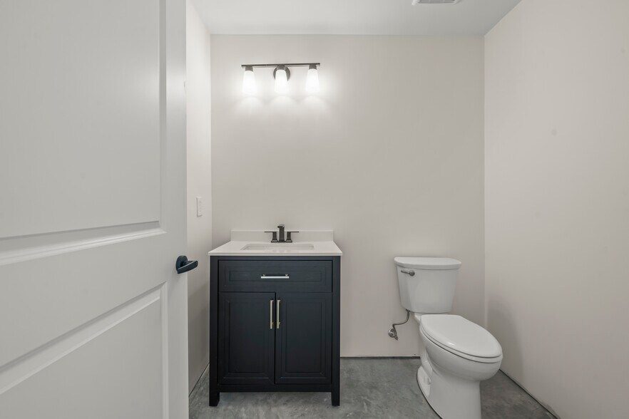 More Photos Of 4477 34th Ave, Cincinnati Self Storage For Sale