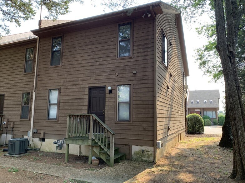 More Photos Of 400 Southlake Blvd, Richmond Office For Lease