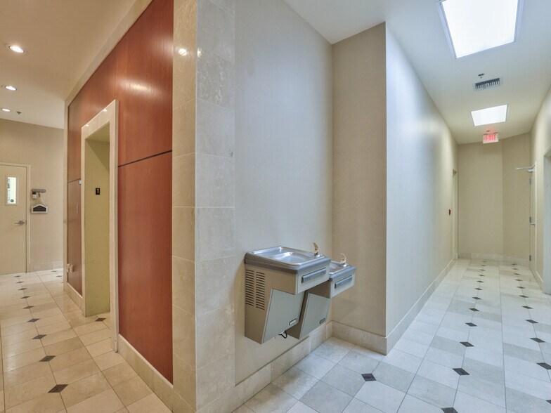 More Photos Of 2252 Killearn Center Blvd, Tallahassee Office For Lease