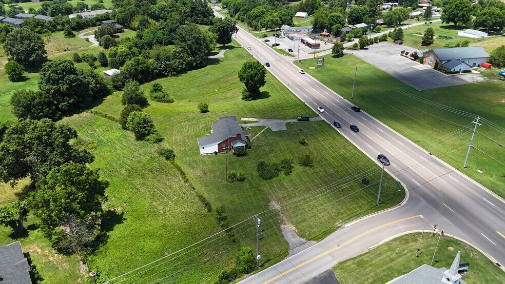 More Photos Of 5207 N Roan St, Gray Specialty For Sale
