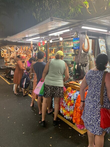 More Photos Of 5 Dukes Lane, Honolulu Storefront For Lease