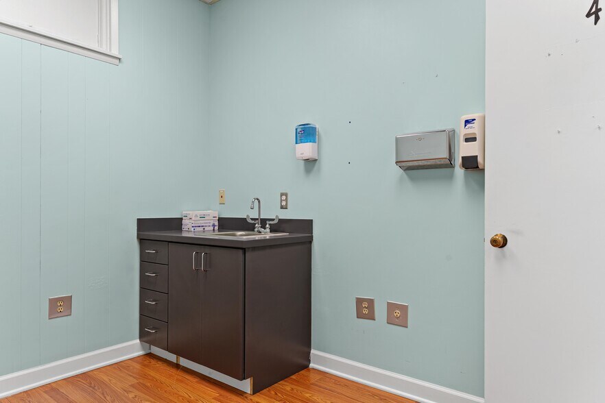 More Photos Of 941 Summers Ave, Orangeburg Medical For Sale