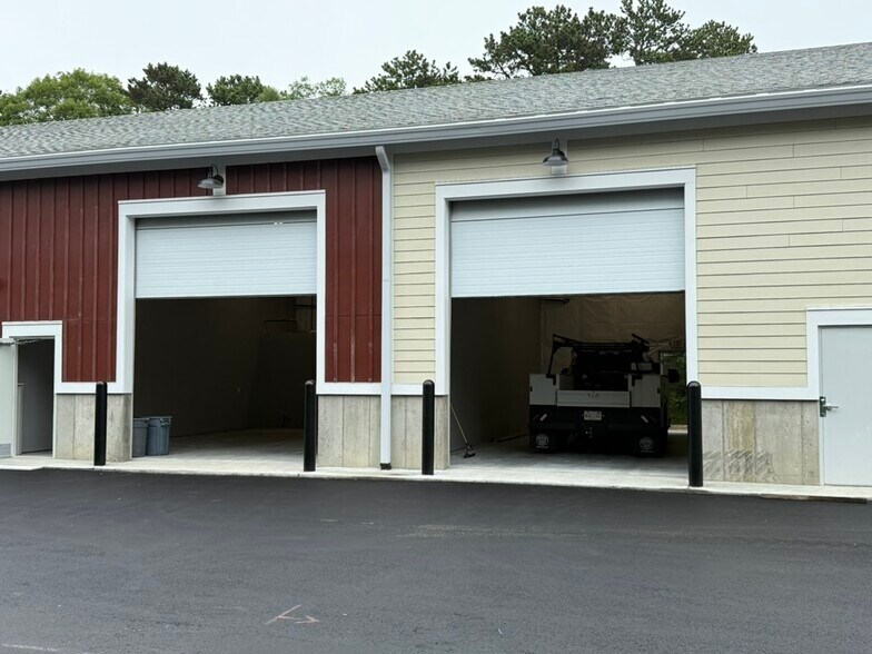 More Photos Of 212 Mid Tech Dr, West Yarmouth Office For Lease