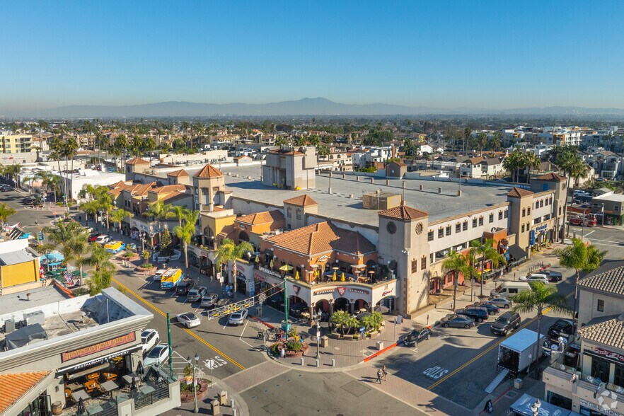 More Photos Of 200 Main St, Huntington Beach Storefront Retail Office For Lease