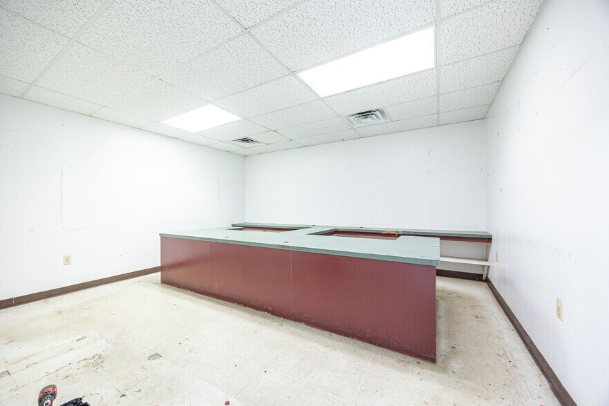 More Photos Of 1330 SW Main Blvd, Lake City Freestanding For Sale