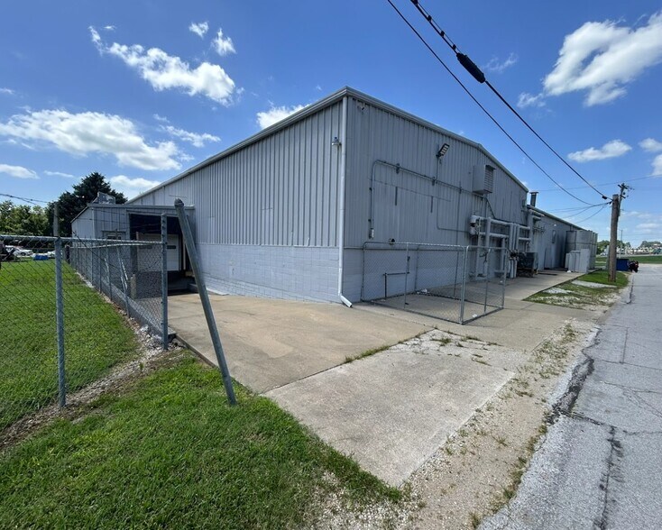 More Photos Of 631 S Kansas Ave, Springfield Warehouse For Sale