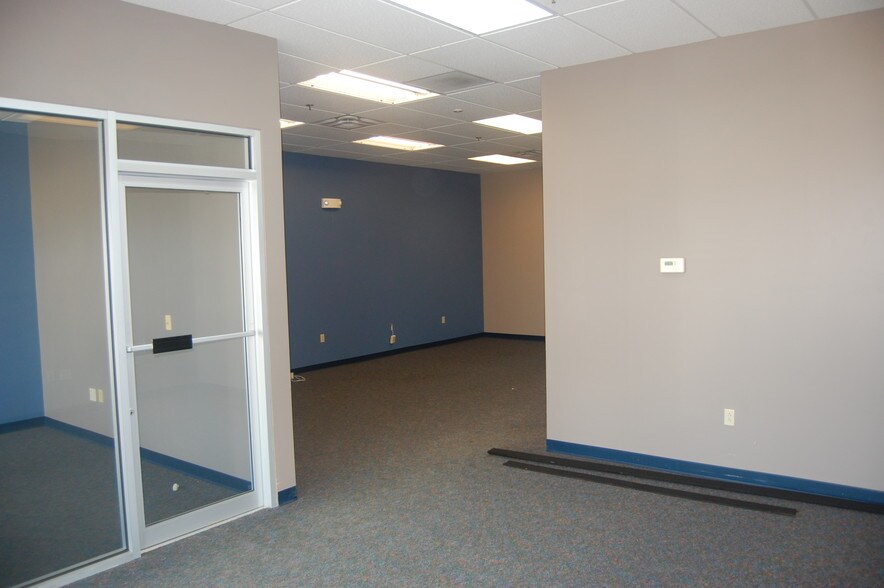 More Photos Of 12 Courtney Dr, Fairport Storefront For Lease