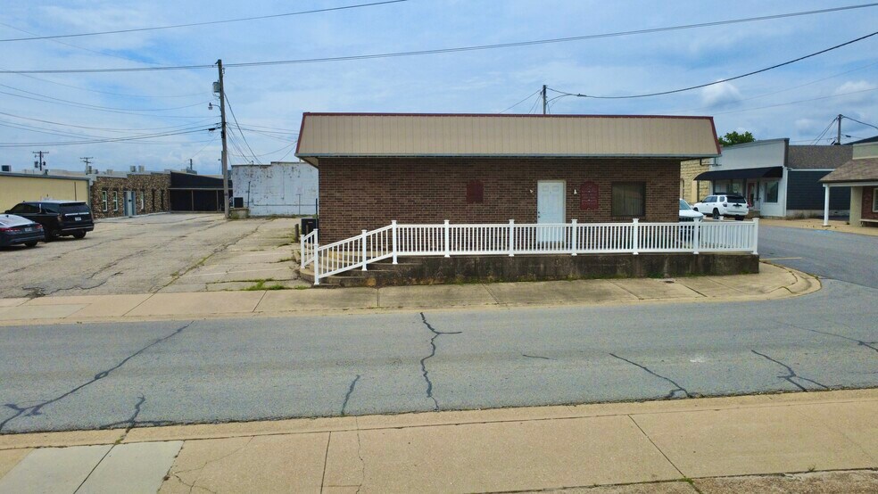 More Photos Of 701 S Church St, Mountain Home Office For Sale