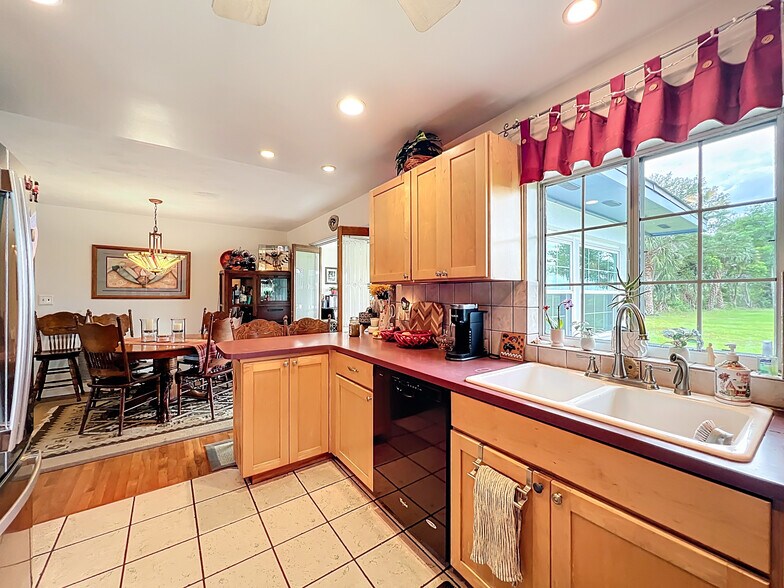 More Photos Of 7001 W Jones Ave, Mount Dora Airplane Hangar For Sale