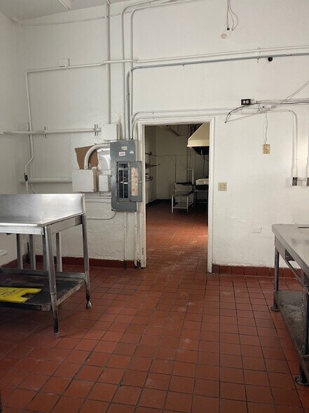 More Photos Of 3514 State St, Santa Barbara Restaurant For Lease