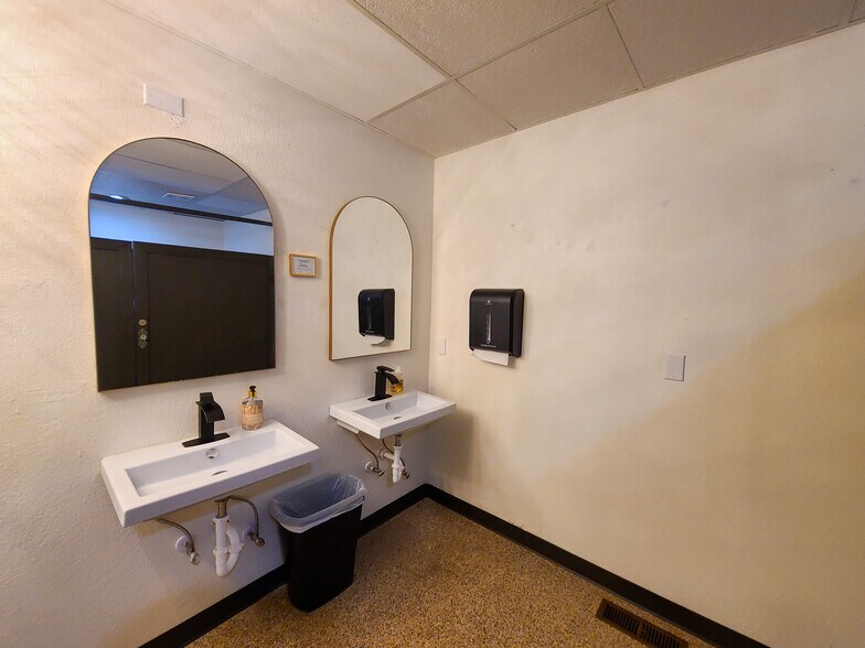 More Photos Of 109 Main St SE, Gravette Office For Lease