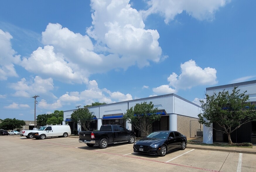 More Photos Of 10701-10727 Plano Rd, Dallas Unknown For Lease