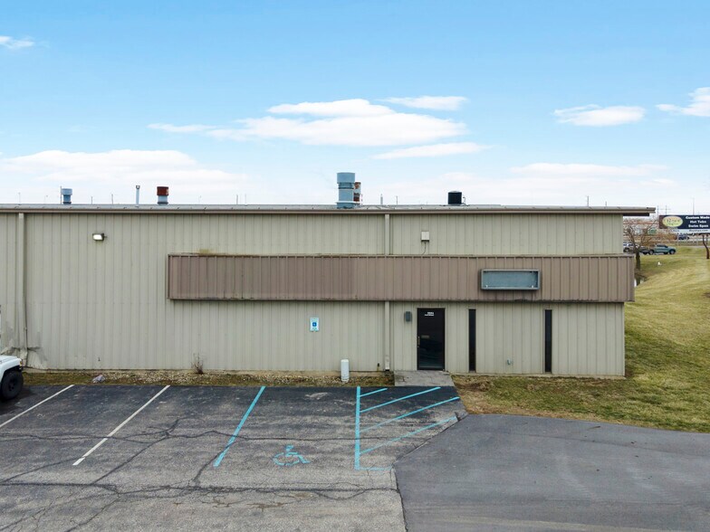 More Photos Of 5551 S Belmont Ave, Indianapolis Warehouse For Lease