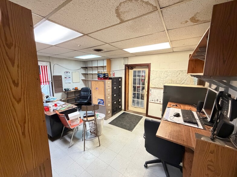 More Photos Of 4414 State Road 92, Brooklyn Industrial For Lease