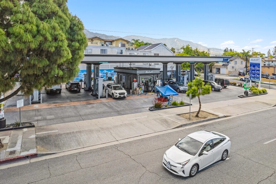 More Photos Of 250 S Glenoaks Blvd, Burbank Service Station For Sale