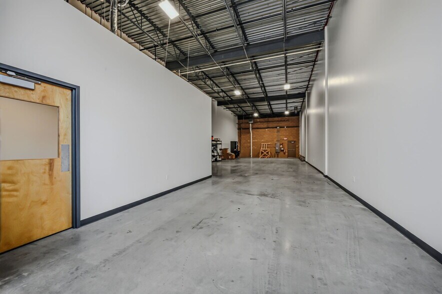 More Photos Of 410 Diamond State Blvd, Middletown Light Distribution For Lease