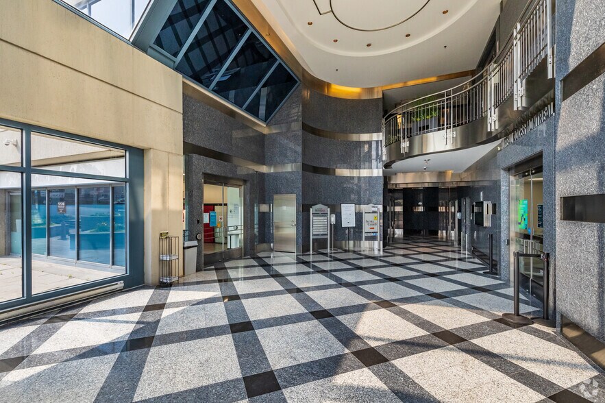 More Photos Of 5160 Boul Décarie, Montréal Office For Sale
