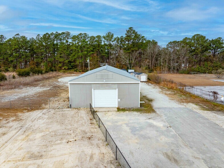 More Photos Of 3261 New Bern Hwy, Jacksonville Light Distribution For Lease
